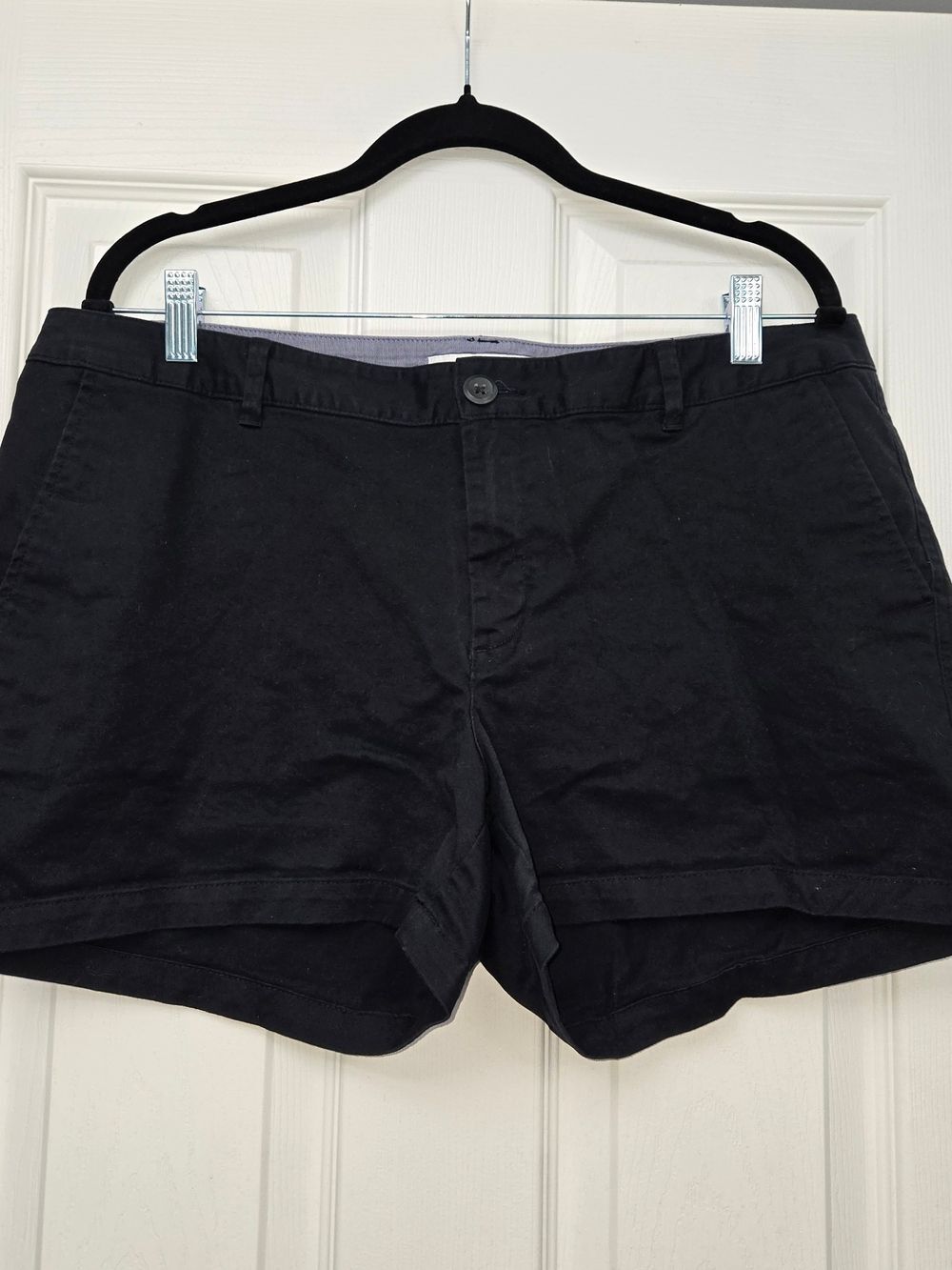 Amazon Essentials Women Size 14 Black Chino Shorts Stretch Cotton